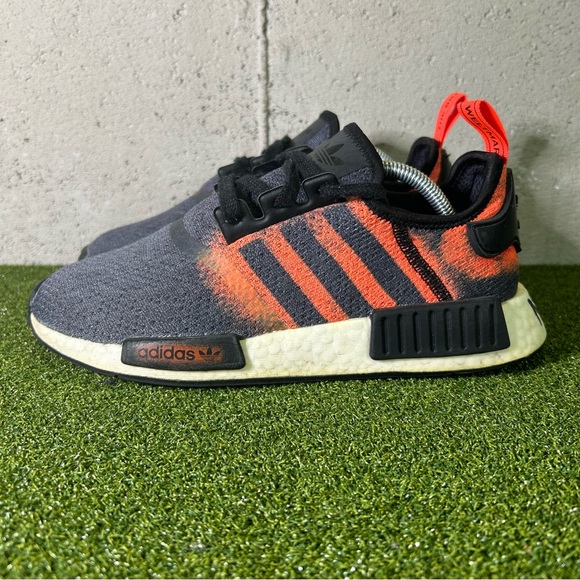 Adidas Boost NMD R1 J Core G27951 Lace Up Sneakers Shoes Men’s 6.5 Women’s 7.5 - Picture 3 of 8